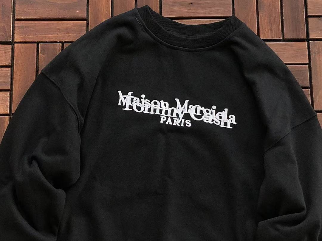 M🔥IS🔥N M🔥R🔥IE🔥A & TOMMY CASH SWEATER