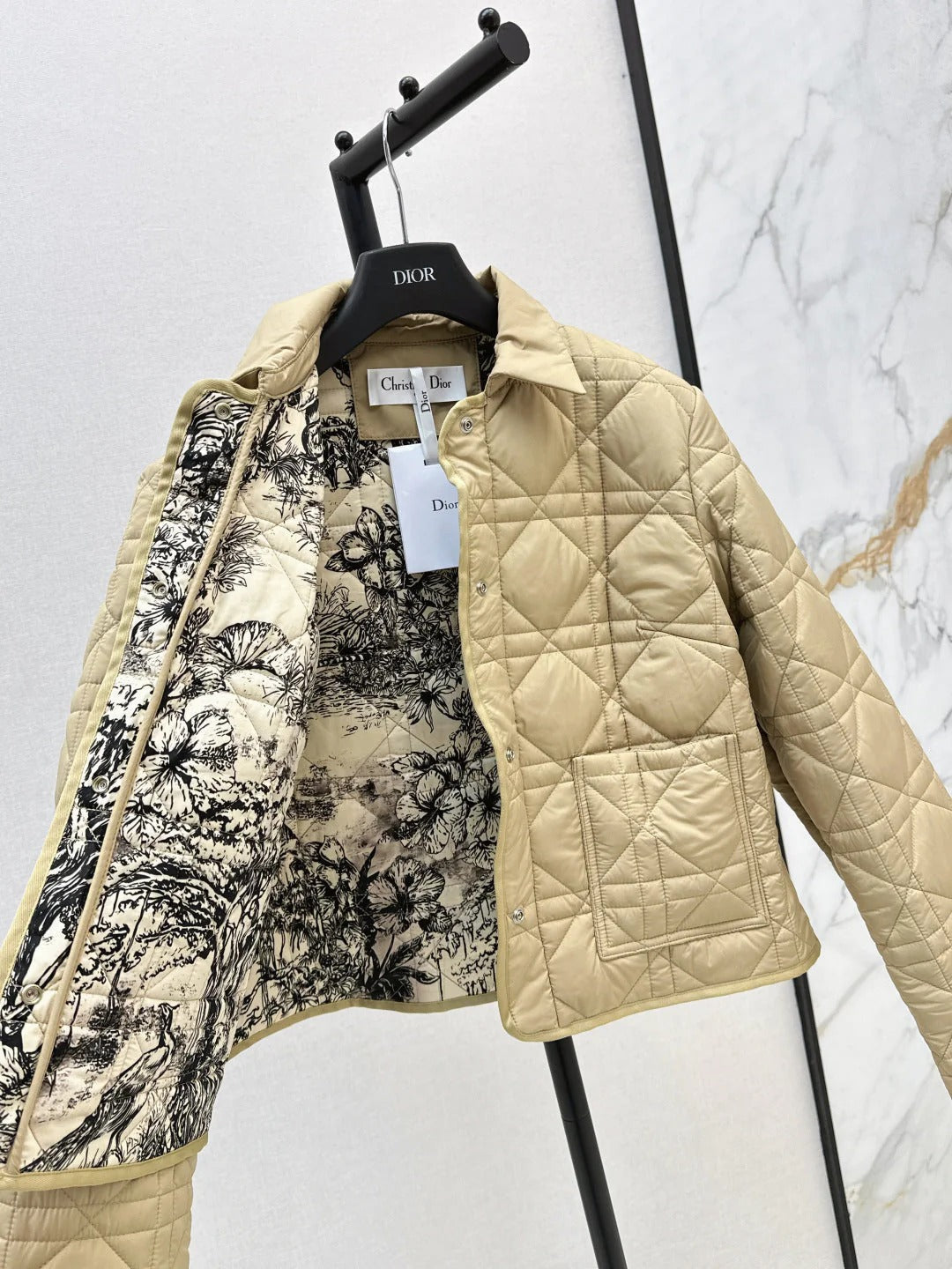 DIOR