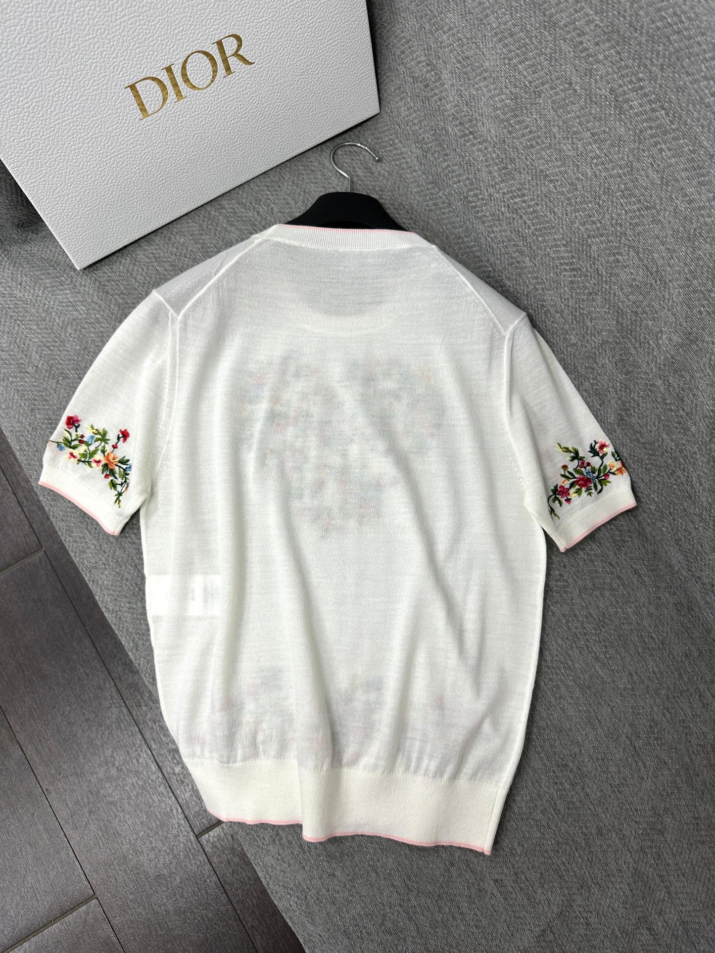 DIOR