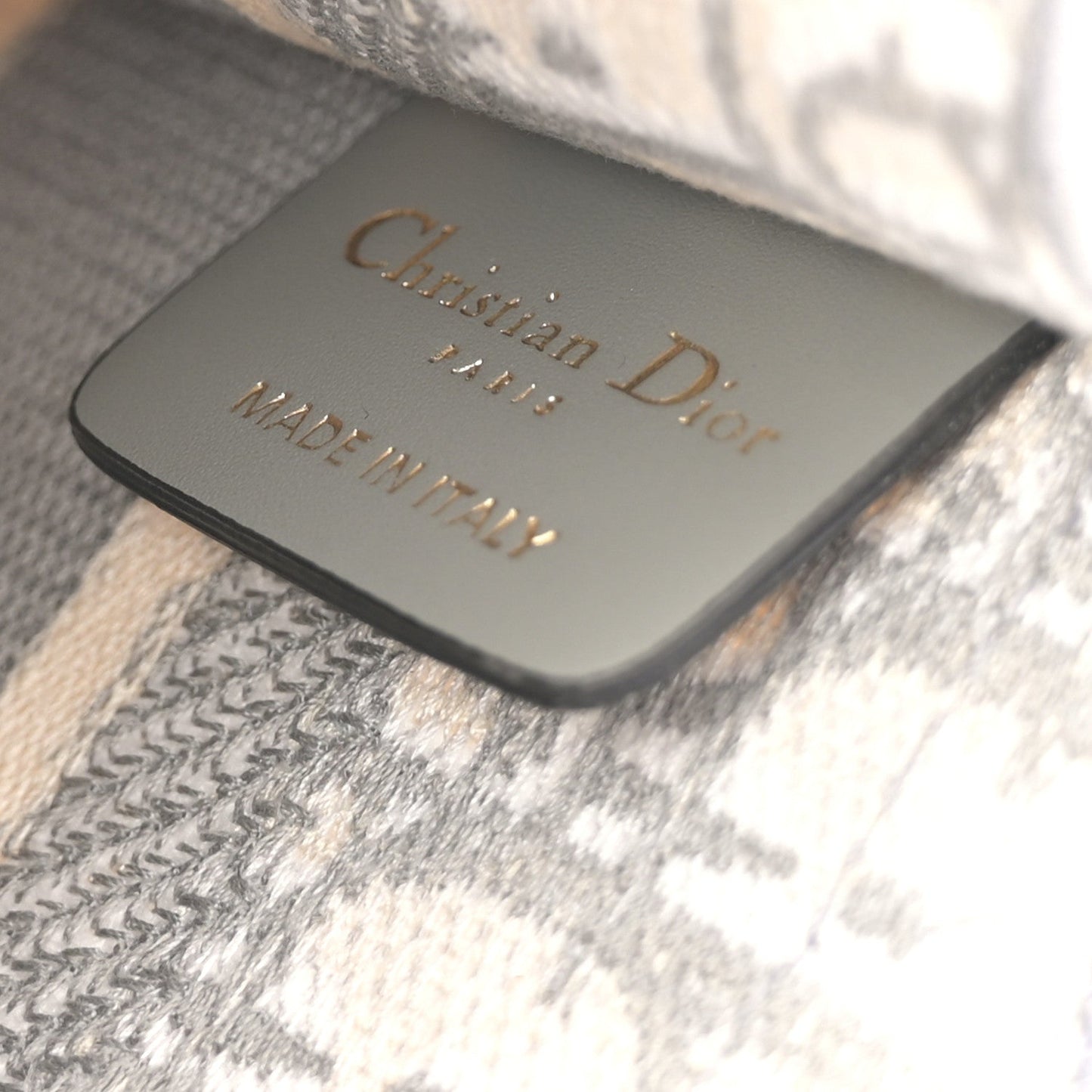 DIOR