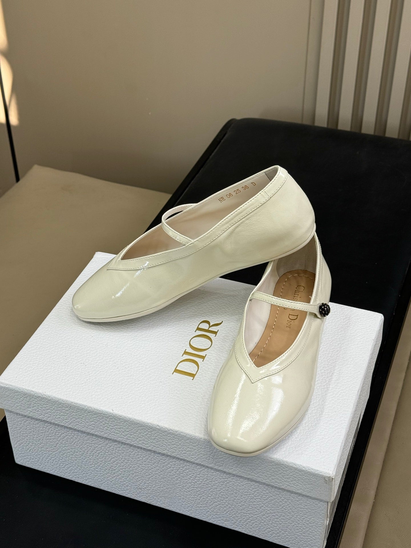 DIOR