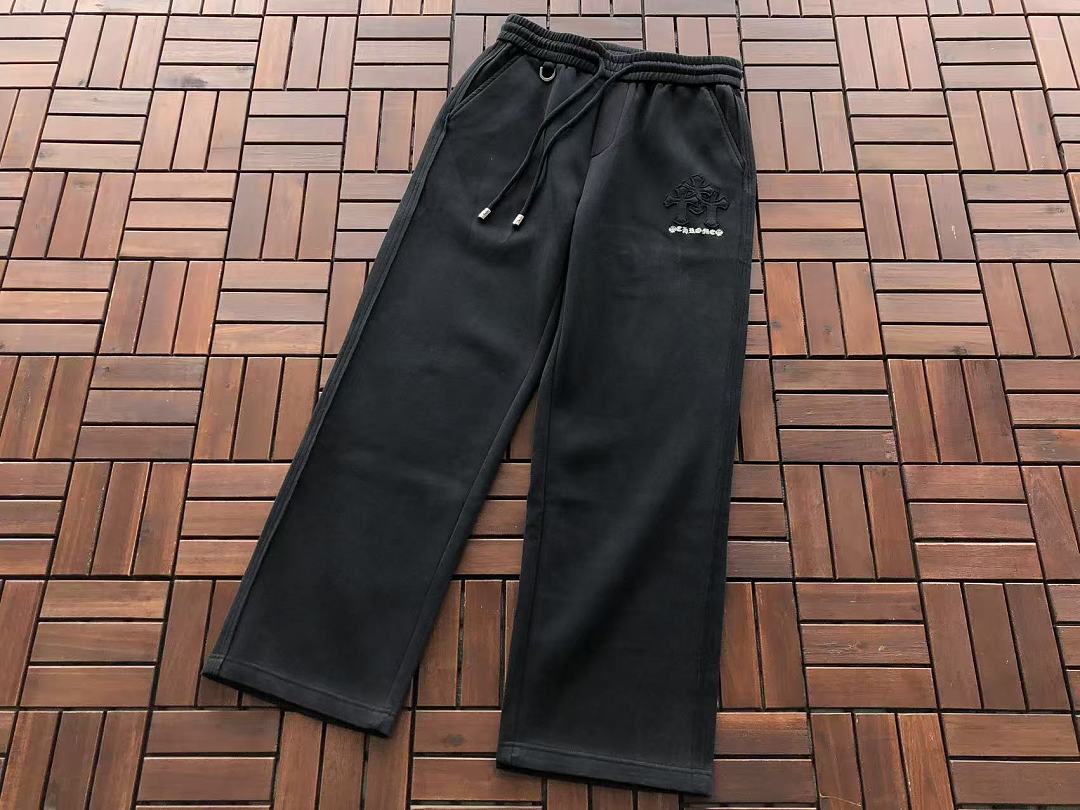 CH🔥OM🔥 HE🔥RTS TROUSERS