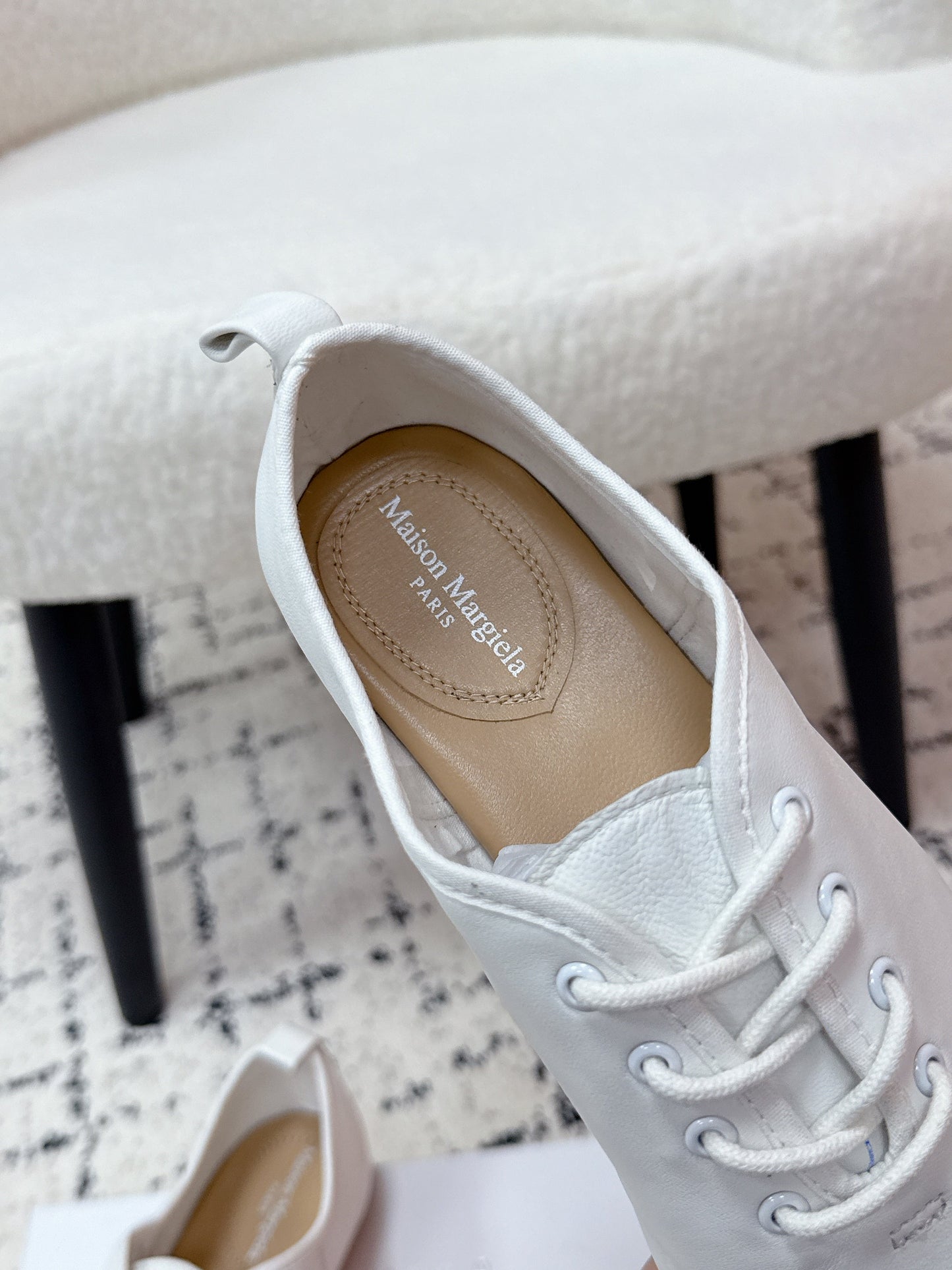 MM Tabi 6-Point Toe Lace-up Shoes White Calfskin 558421