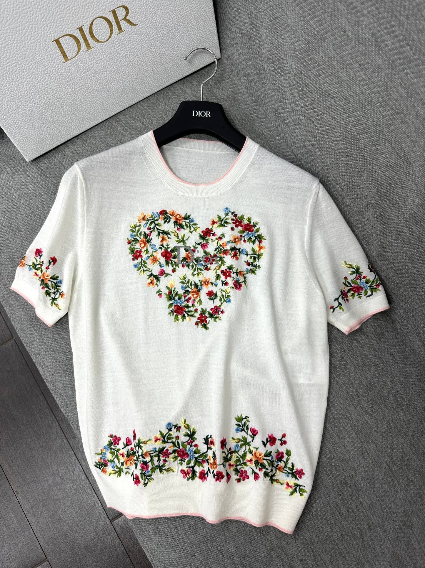 DIOR