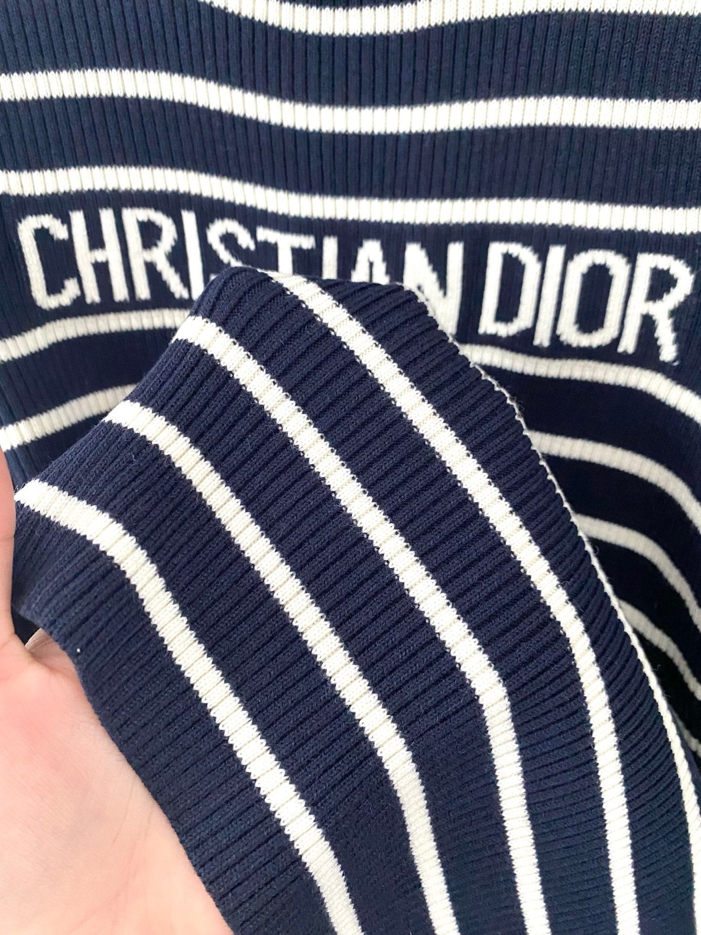 DIOR
