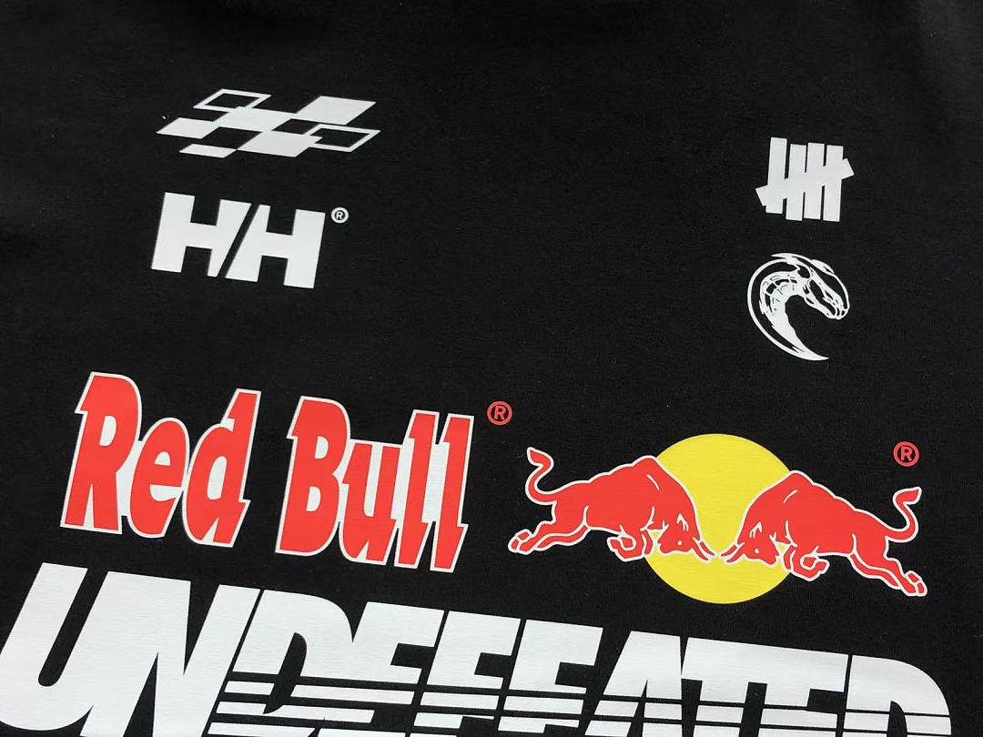 UNDEFEATED & RED BULL & HELLY HANSEN T-SHIRT