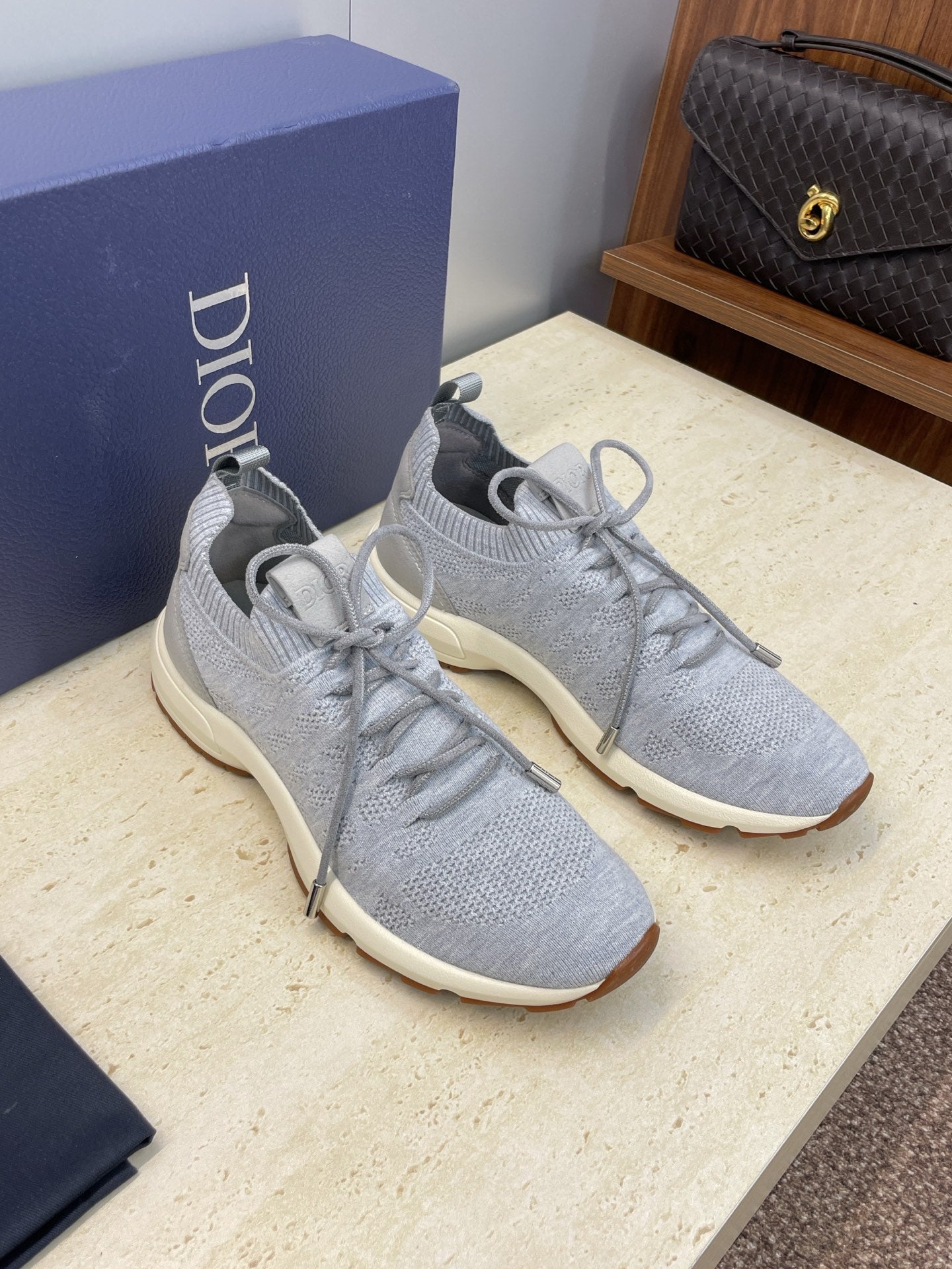 DIOR