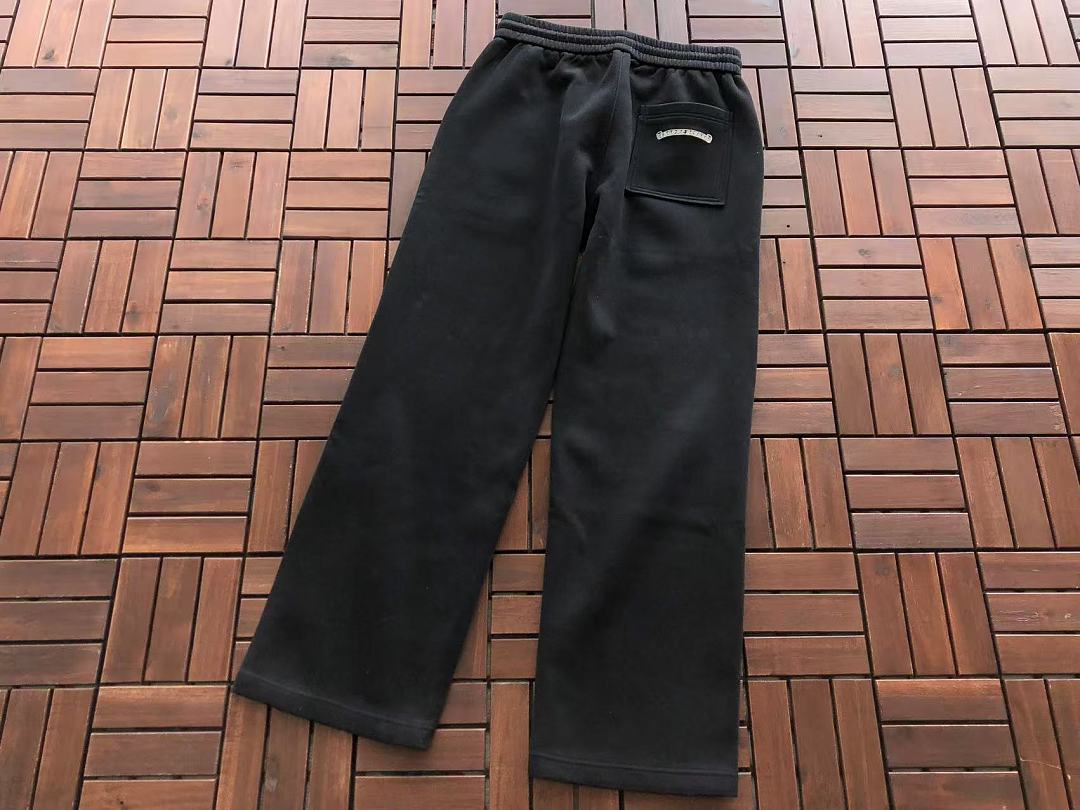 CH🔥OM🔥 HE🔥RTS TROUSERS