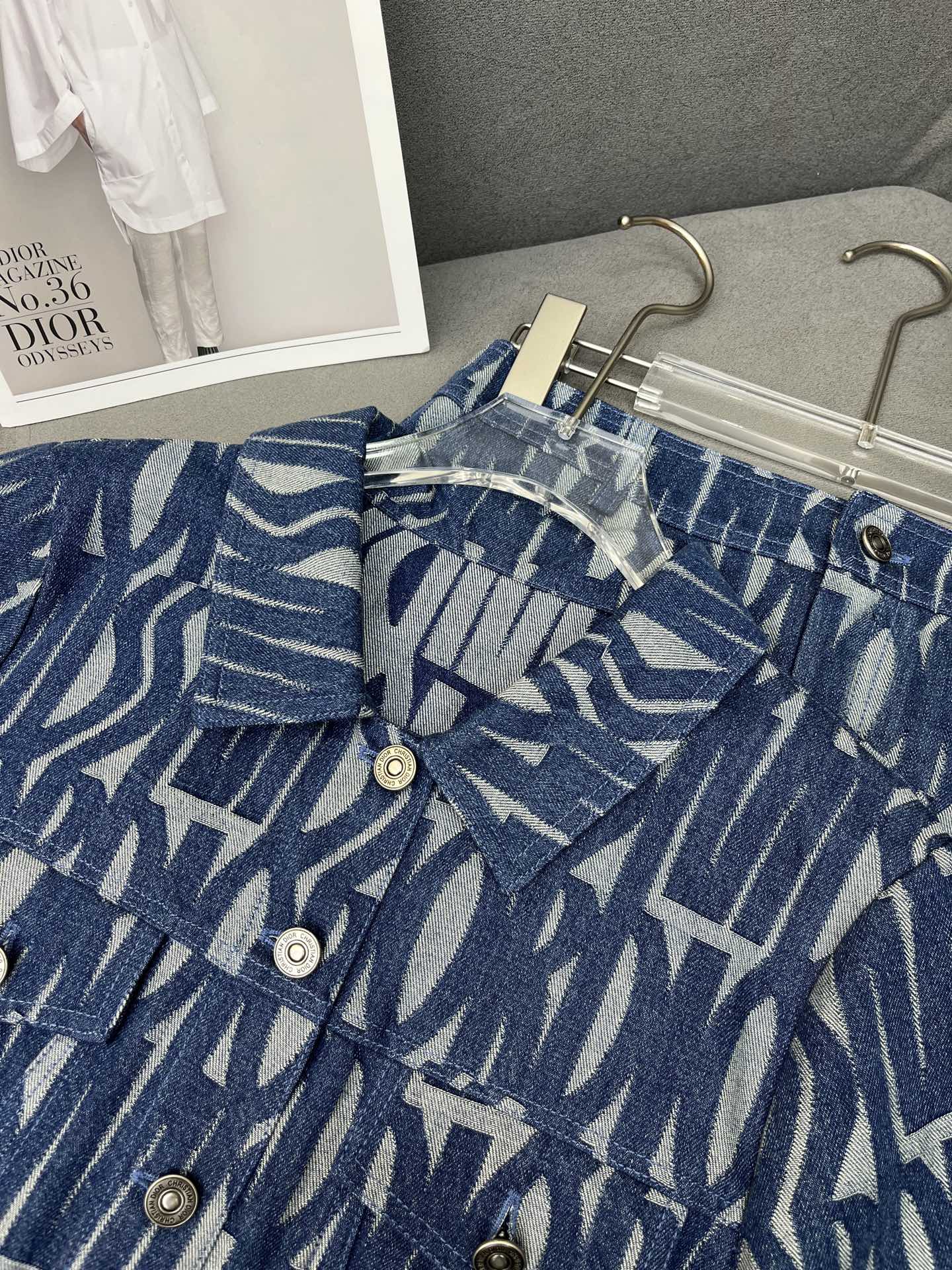 DIOR