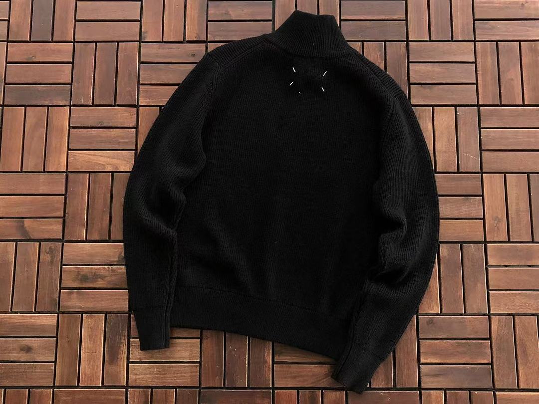 M🔥IS🔥N M🔥R🔥IE🔥A SWEATER