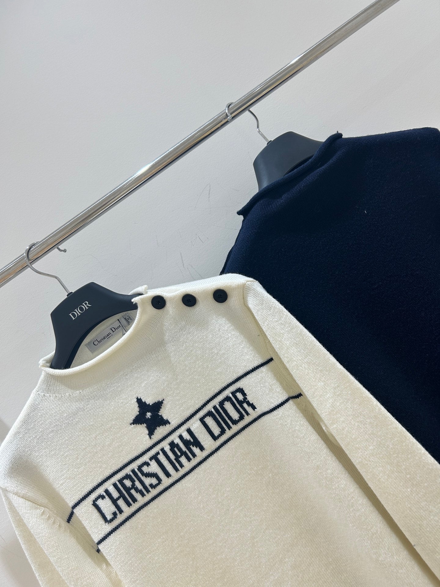 DIOR