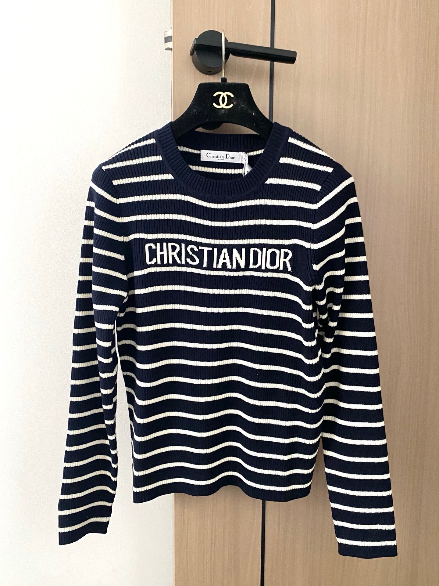 DIOR
