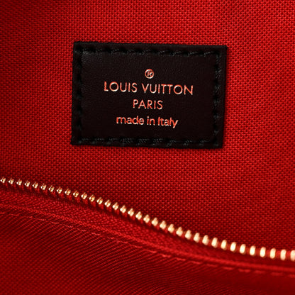 Reverse Monogram Giant Onthego Voyage