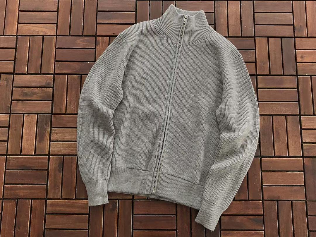 M🔥IS🔥N M🔥R🔥IE🔥A SWEATER