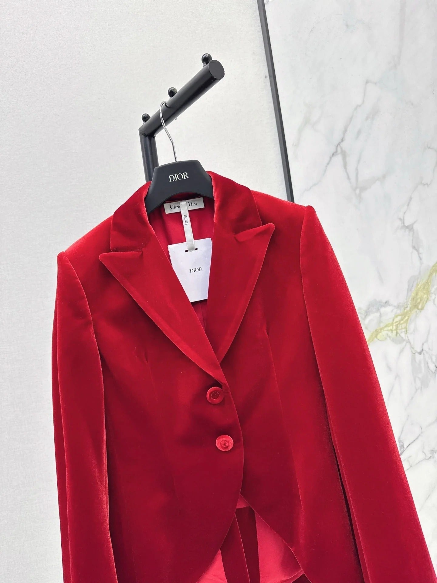 DIOR