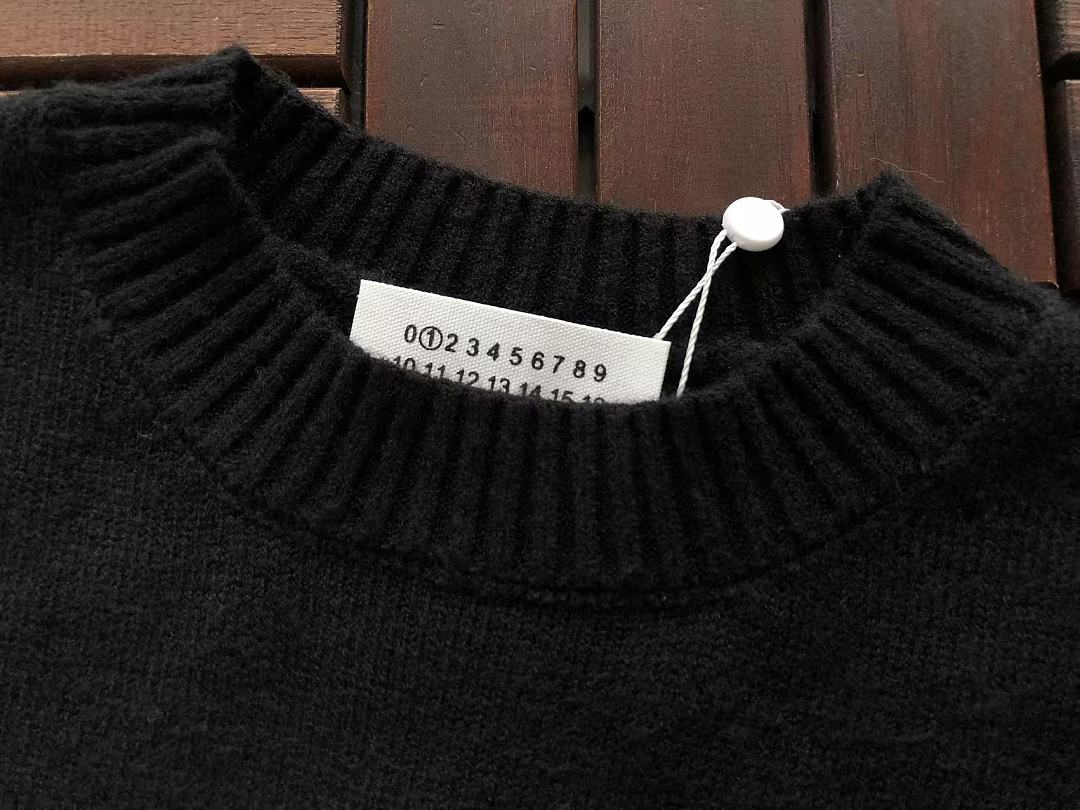 M🔥IS🔥N M🔥R🔥IE🔥A SWEATER