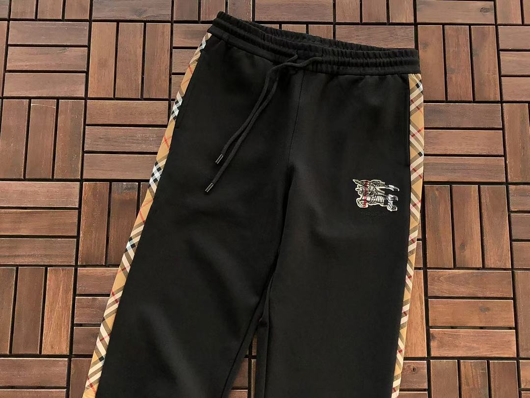 TOP￥~215 PANTS ￥~185 B🔥RB🔥RRY SWEATER TROUSERS