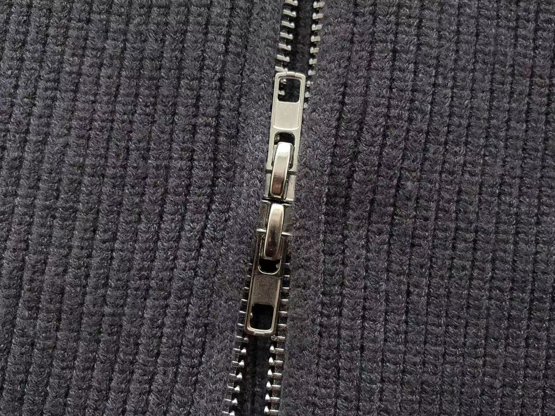 M🔥IS🔥N M🔥R🔥IE🔥A SWEATER