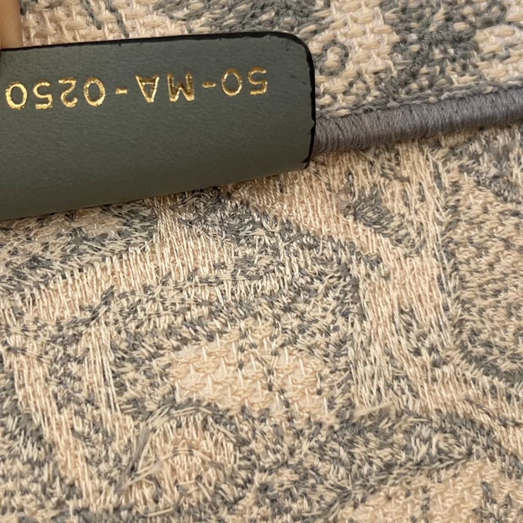 DIOR