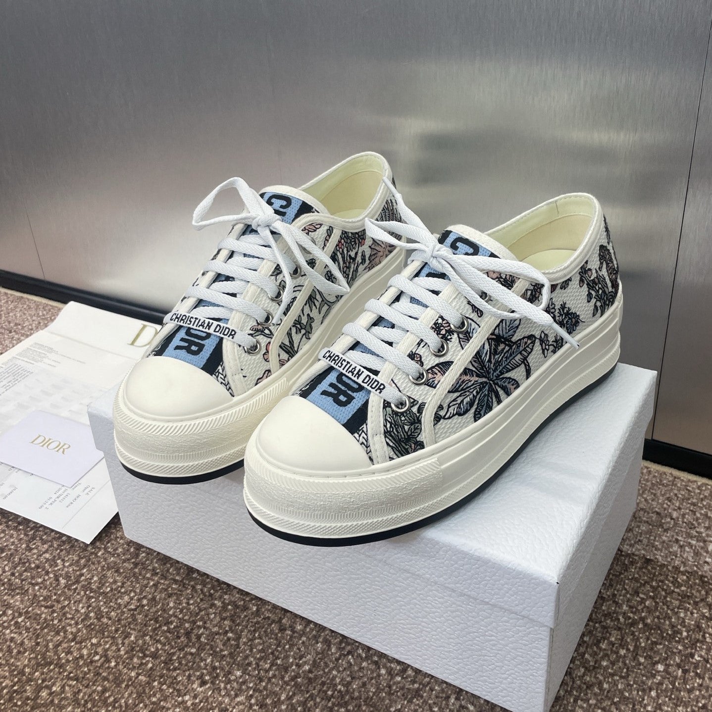 DIOR