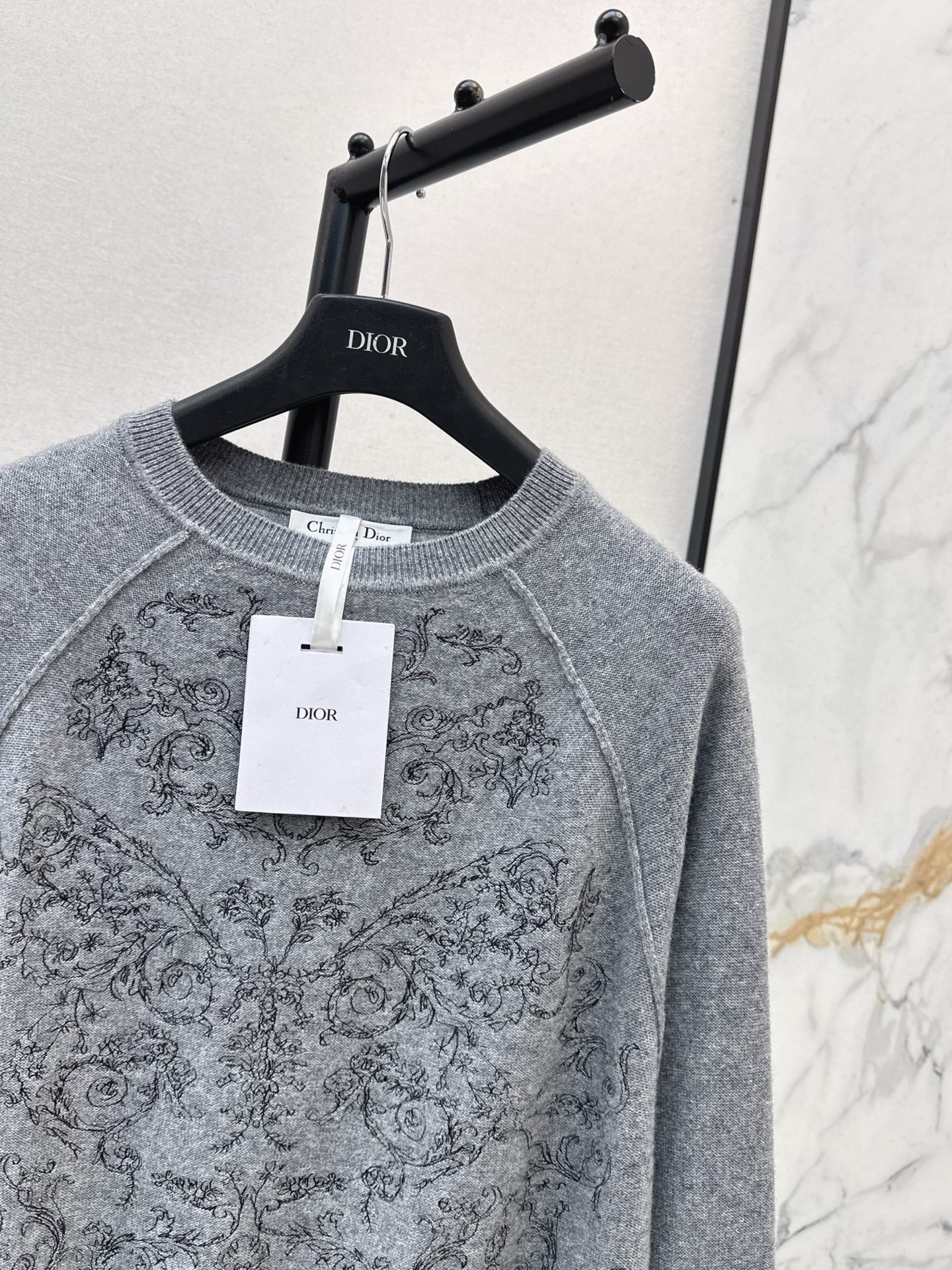 DIOR