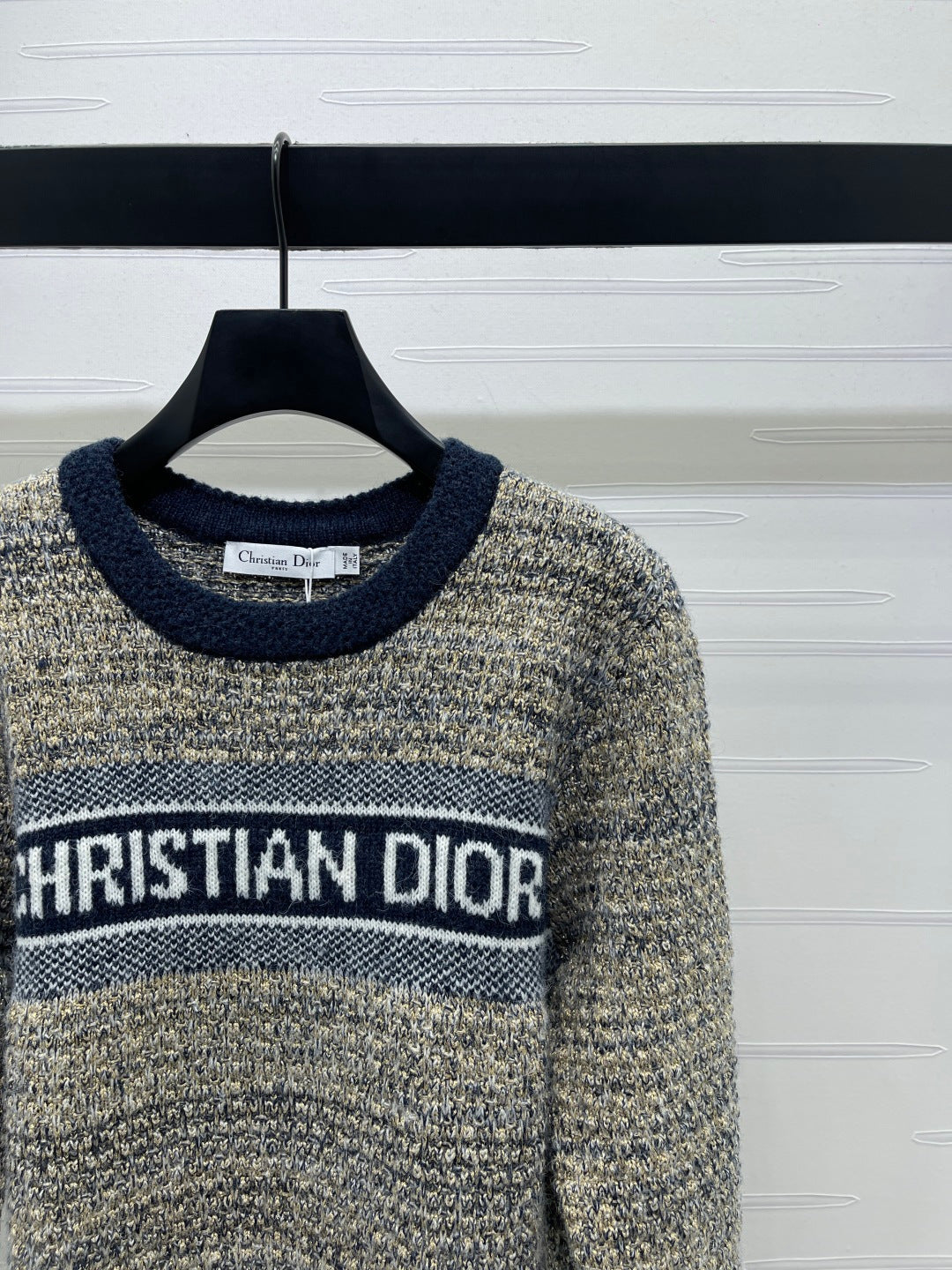 DIOR