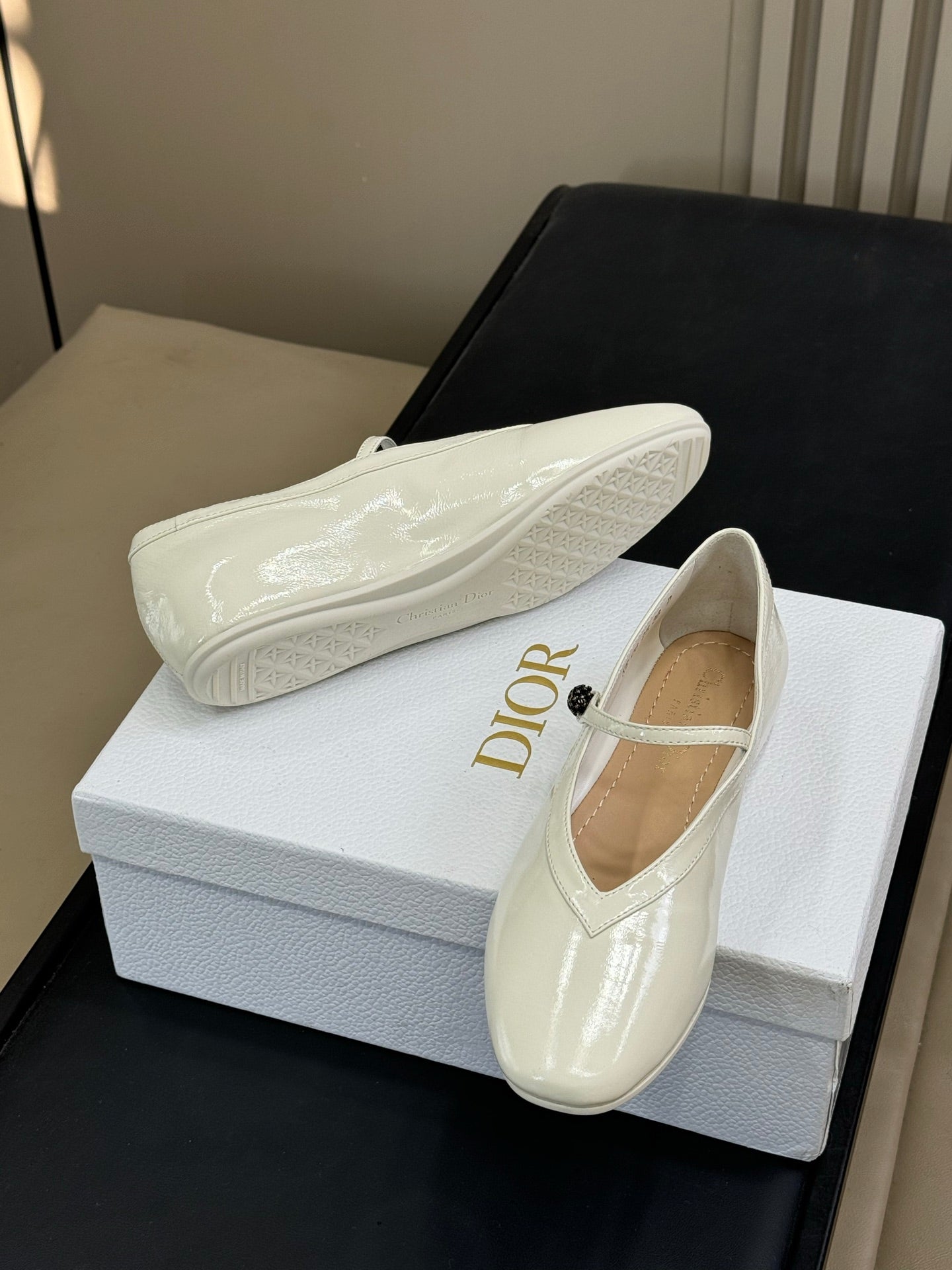 DIOR