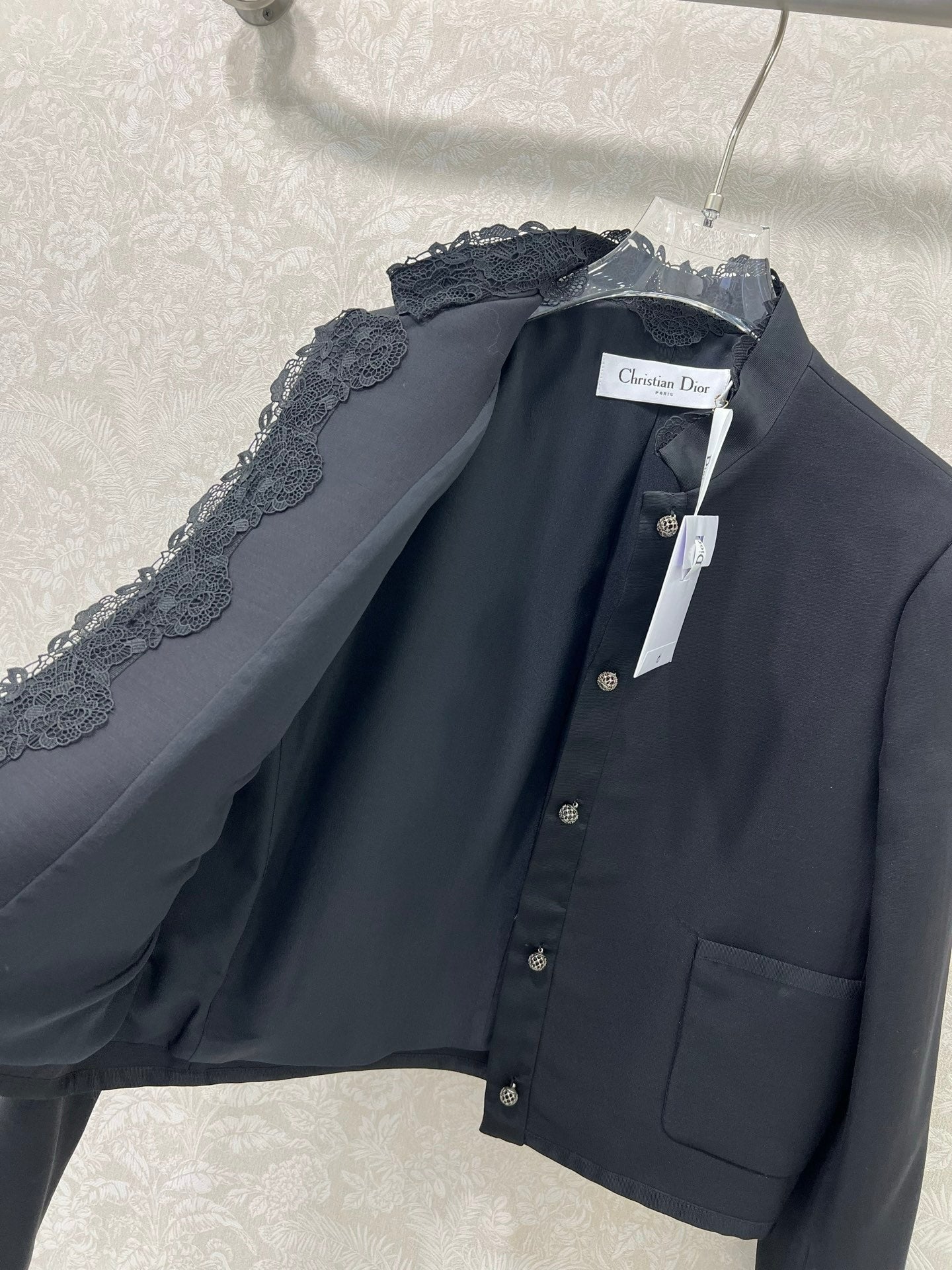 DIOR
