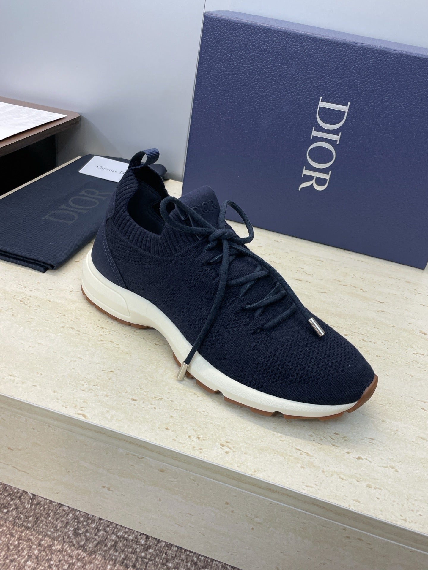 DIOR