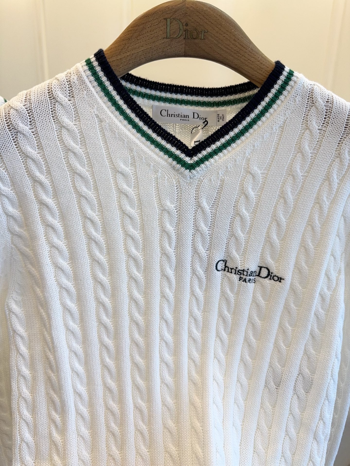 DIOR