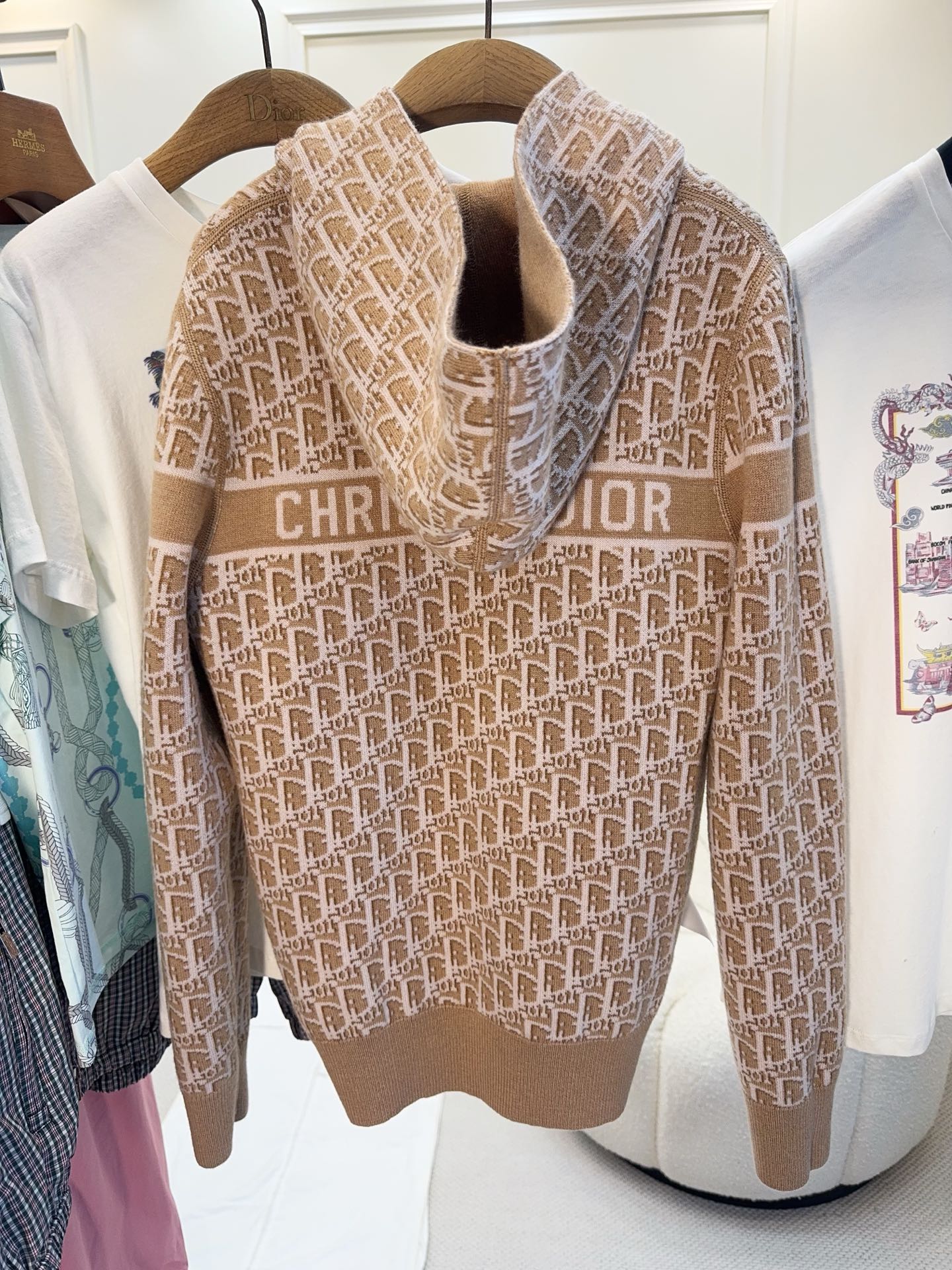 DIOR