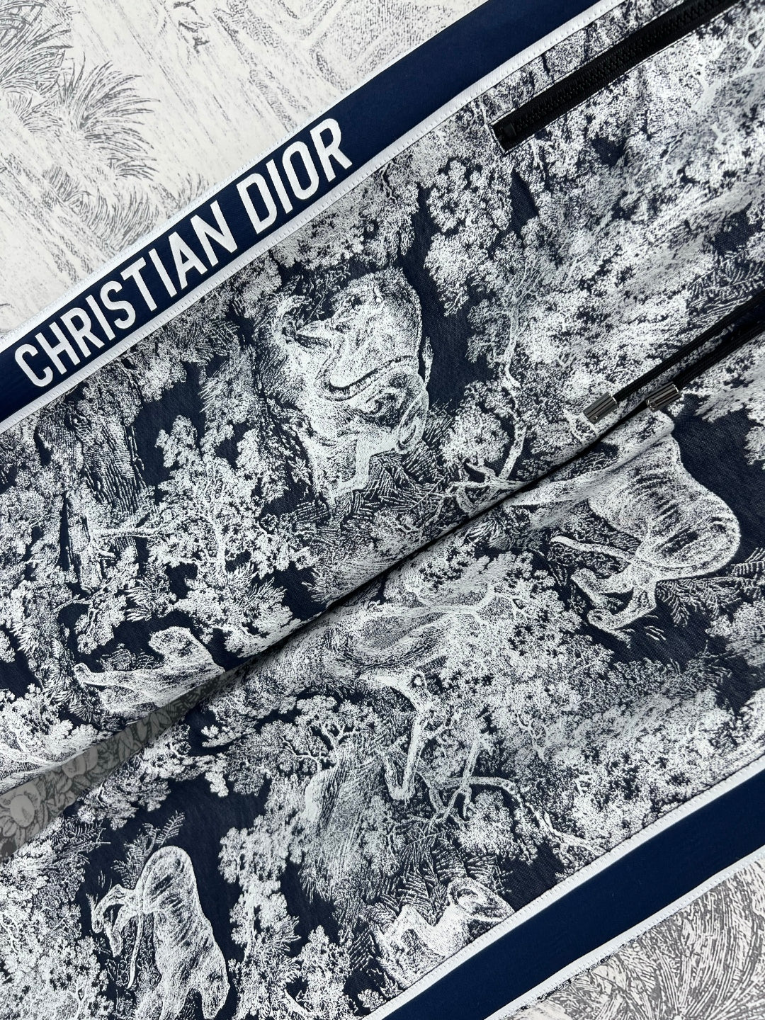 DIOR