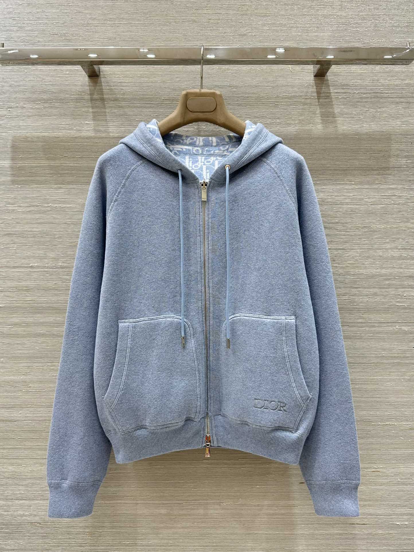 DIOR