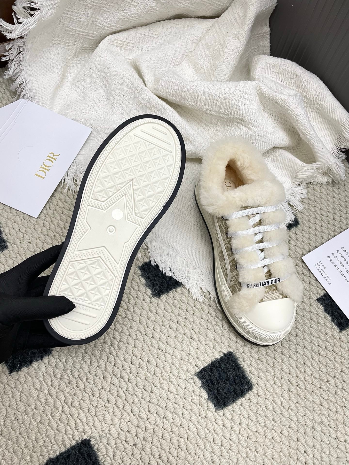 DIOR