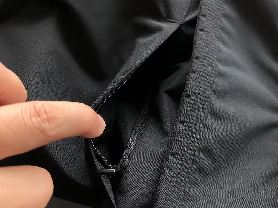HELLY HANSEN DOWN JACKET