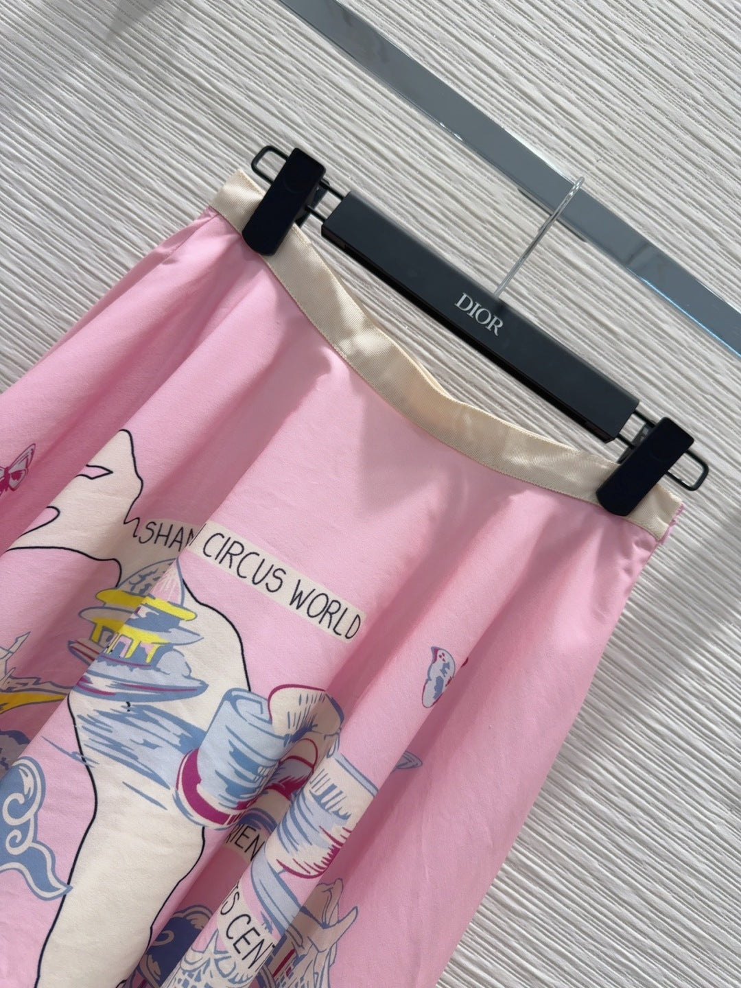 DIOR