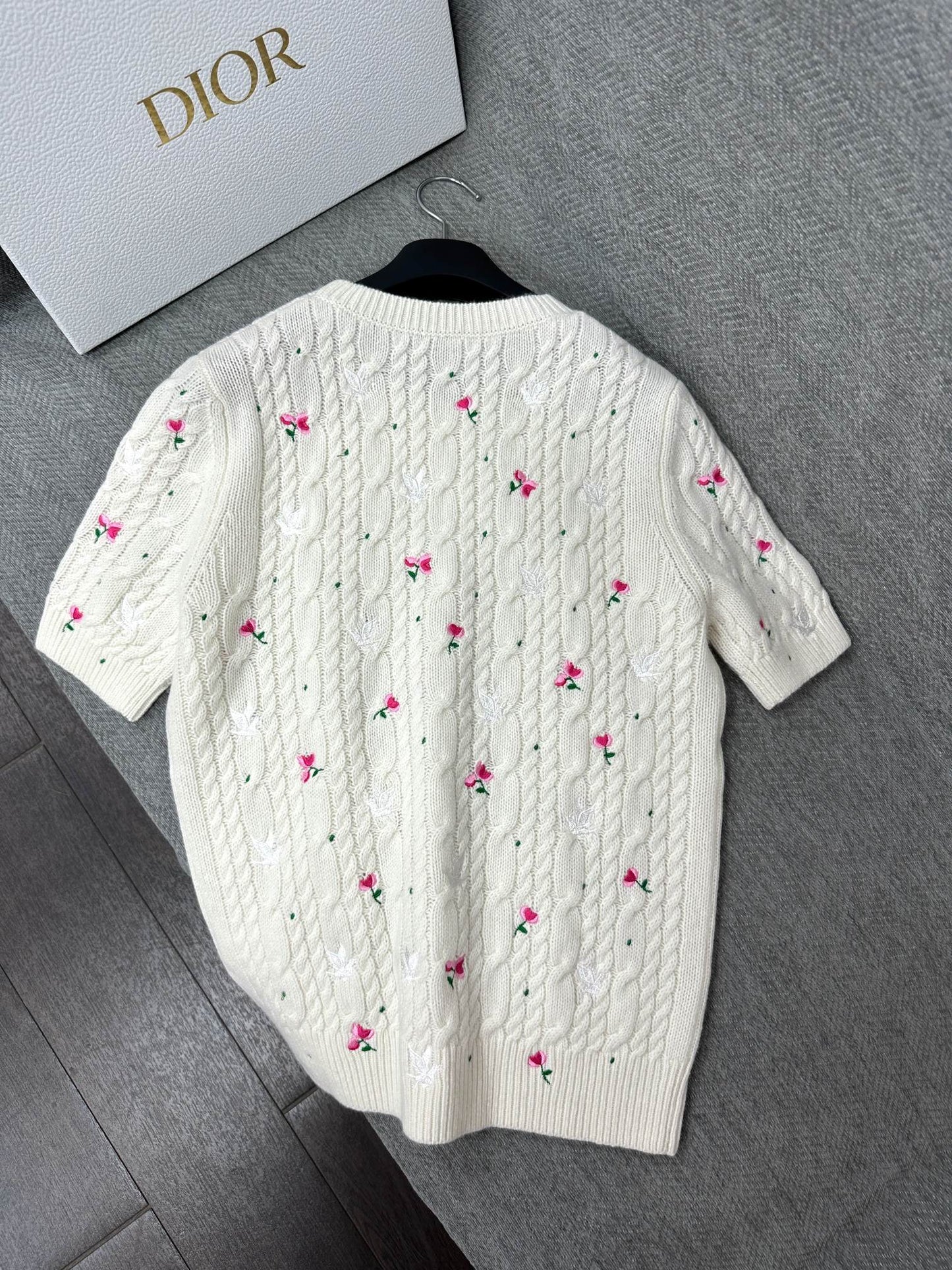 DIOR