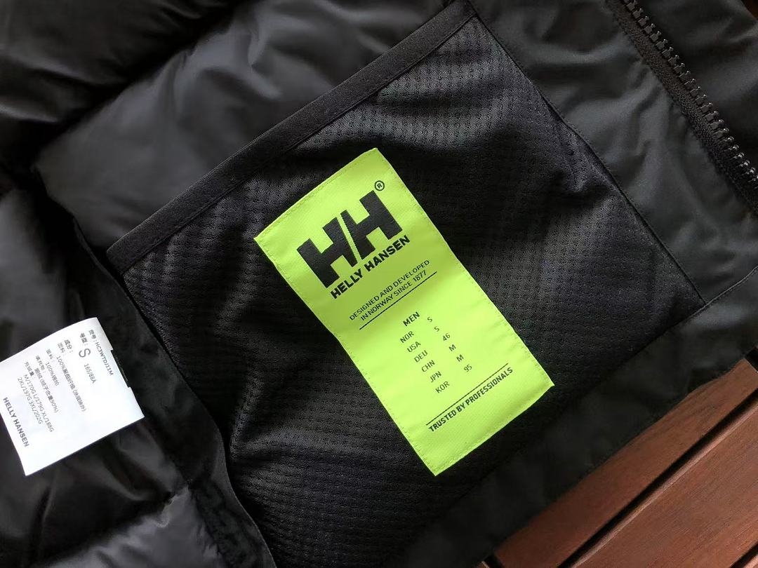 HELLY HANSEN DOWN JACKET