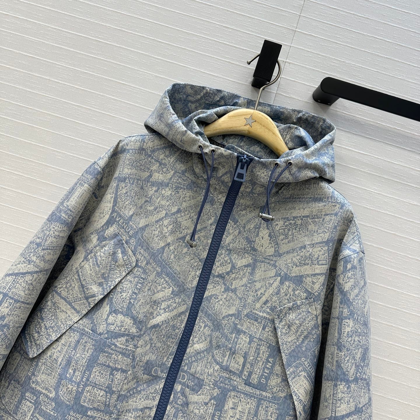 DIOR