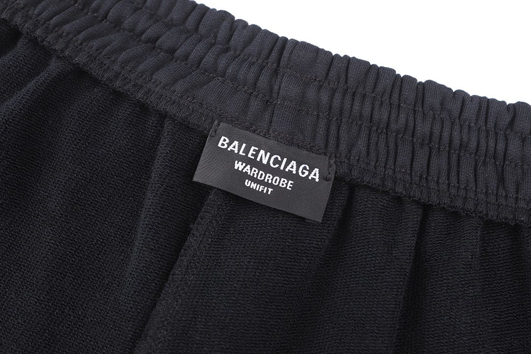 PANTALONES CORTOS BALENÇIAGA - 253