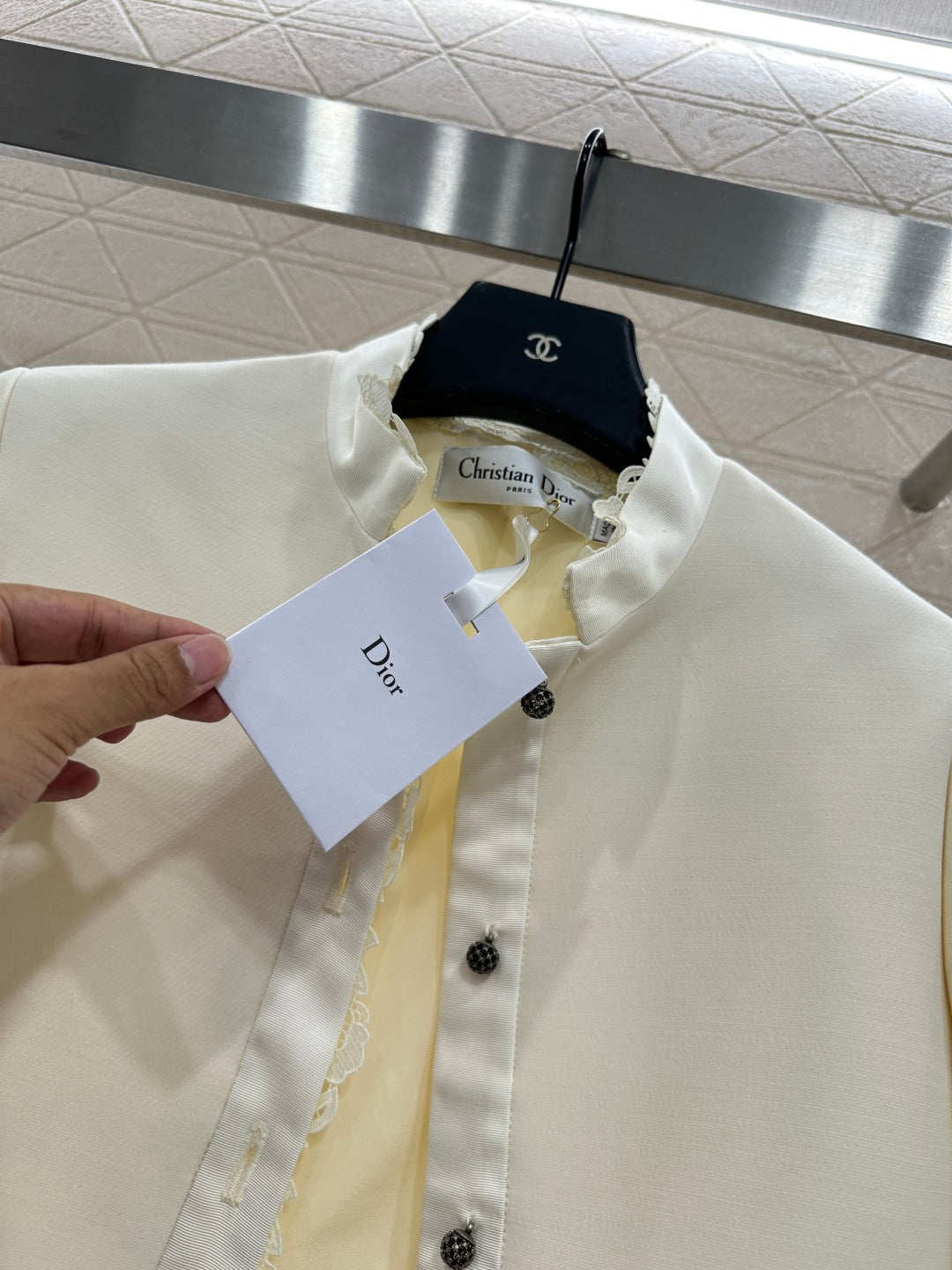 DIOR