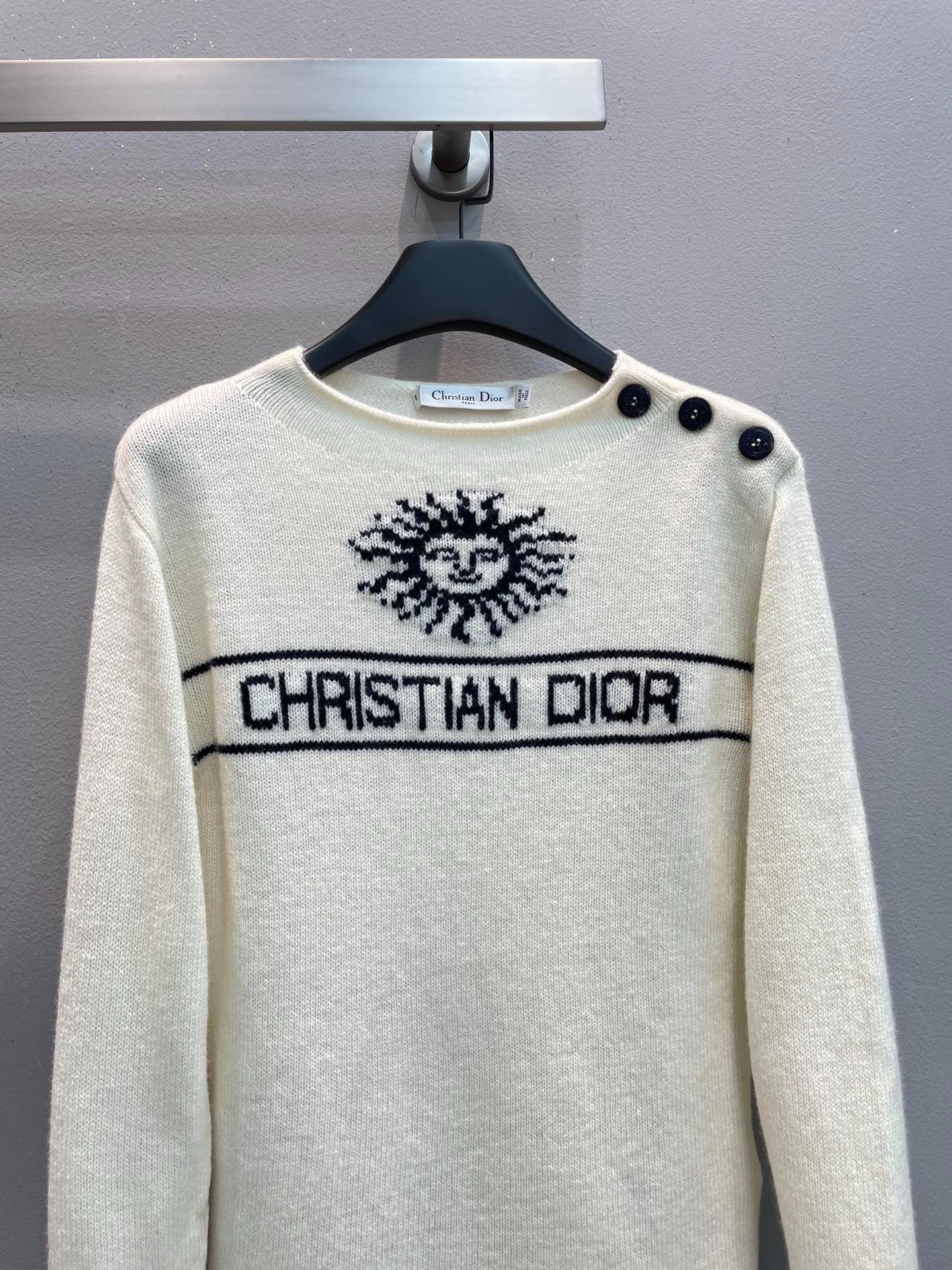 DIOR