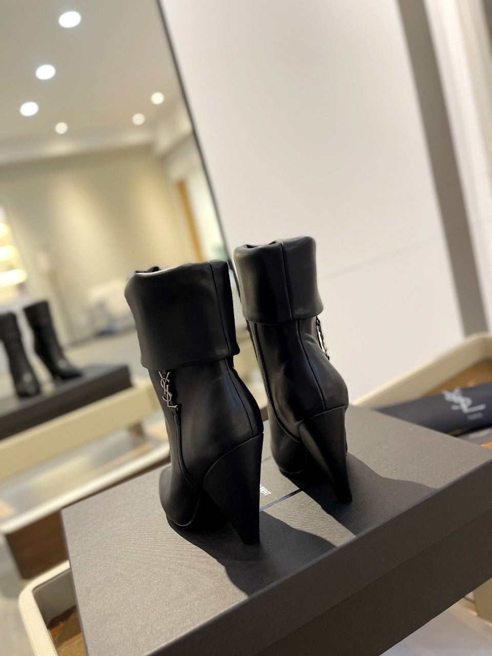 Saint Laurent