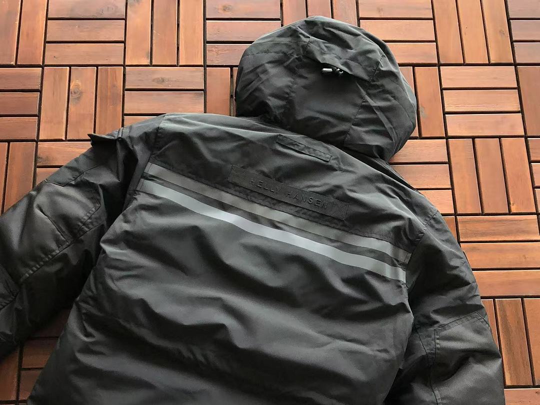 HELLY HANSEN DOWN JACKET