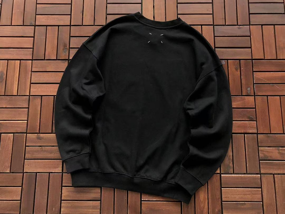 M🔥IS🔥N M🔥R🔥IE🔥A SWEATER