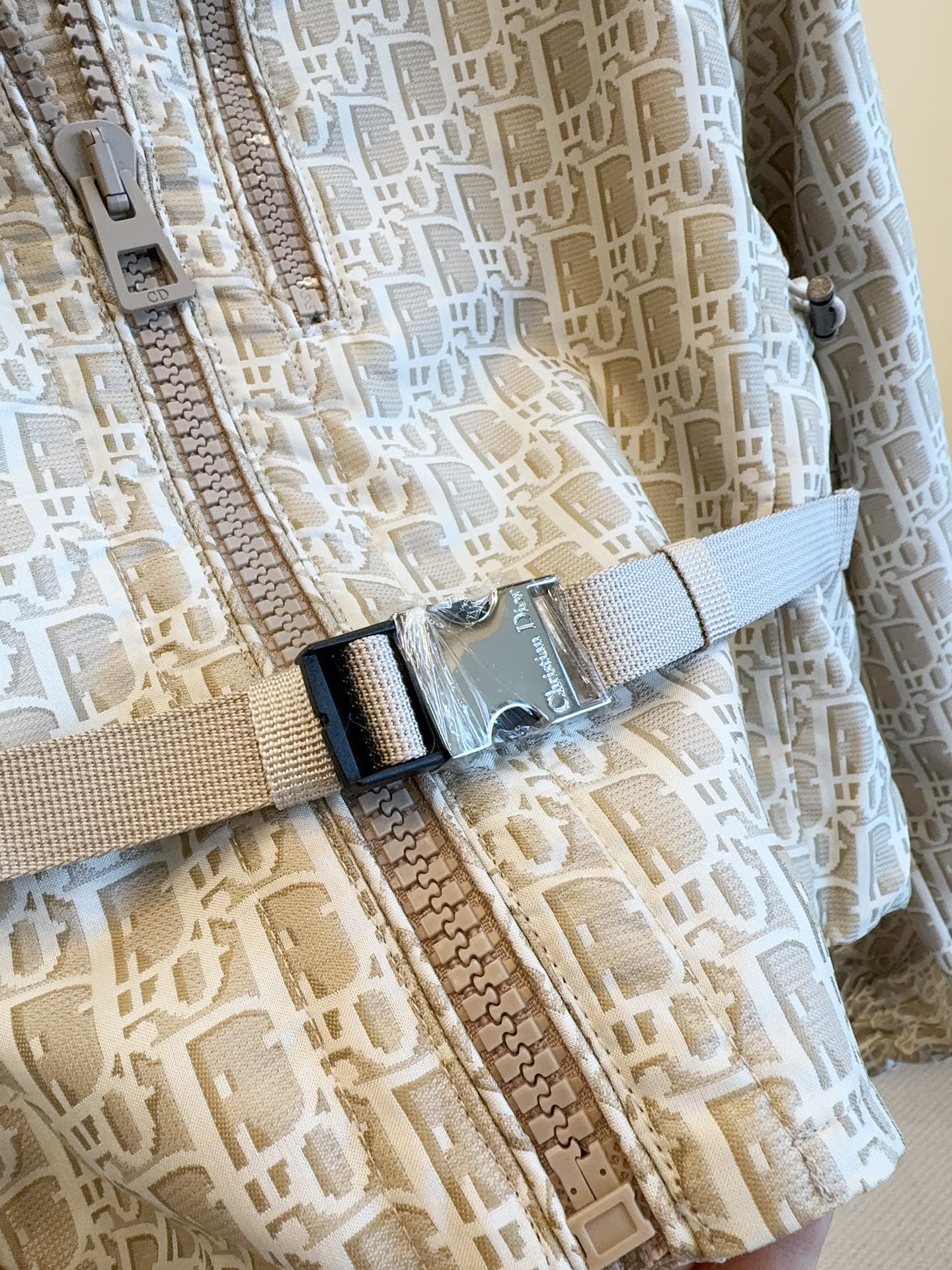 DIOR
