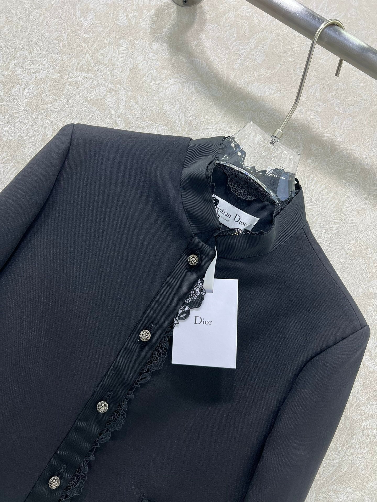 DIOR