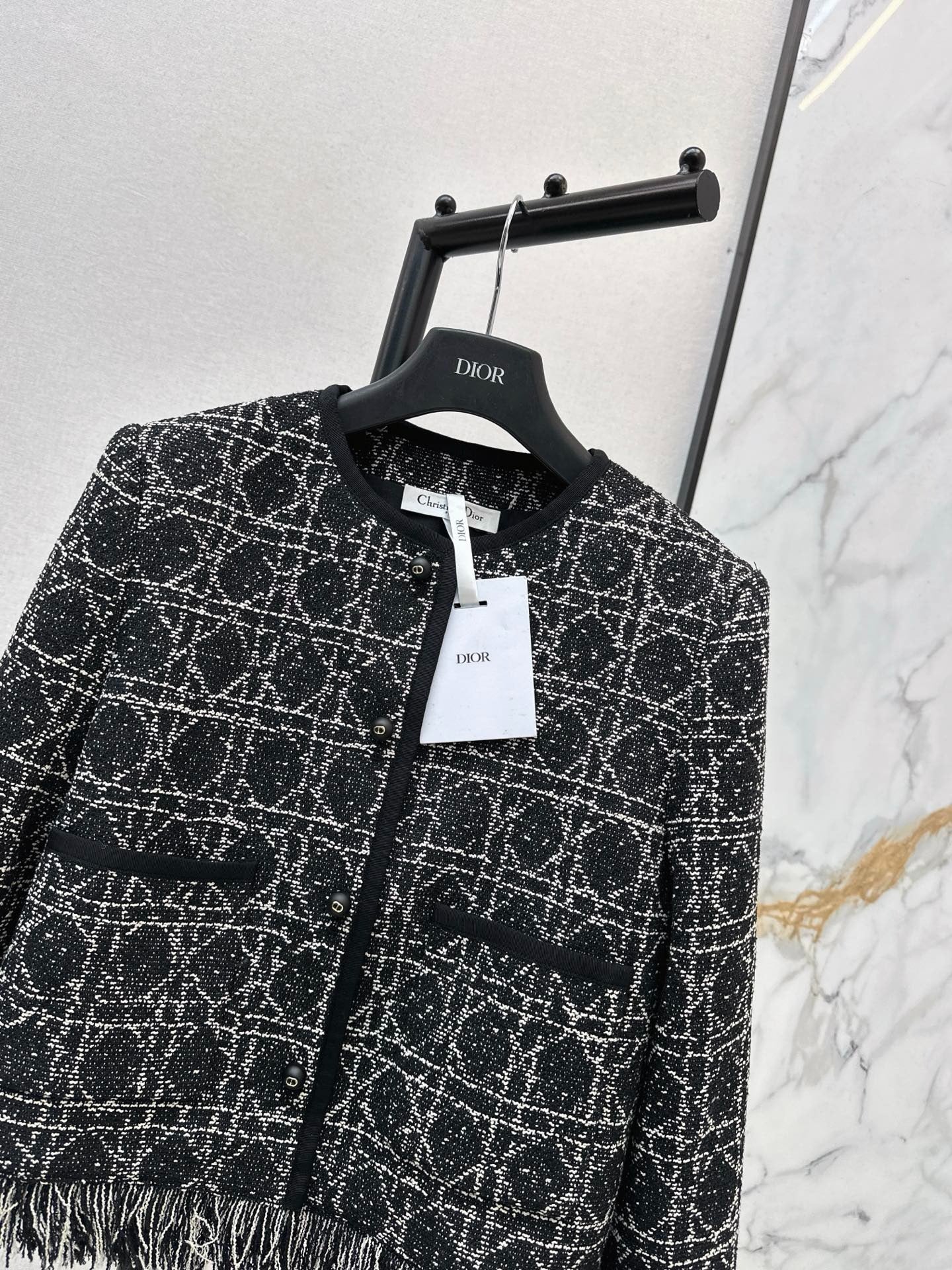 DIOR