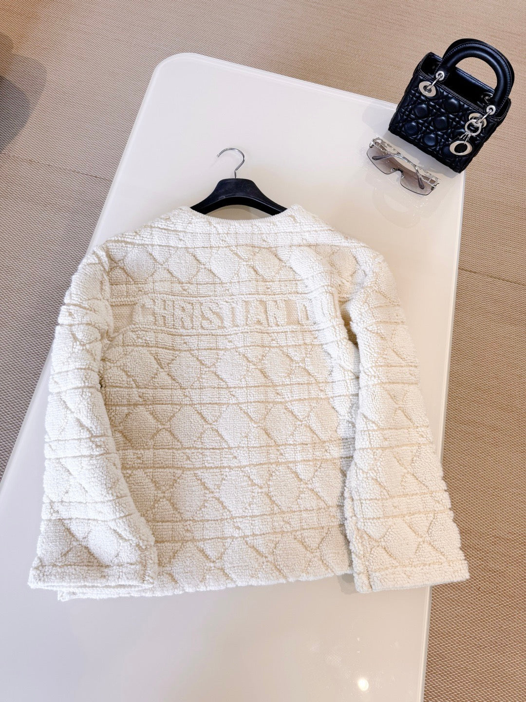 DIOR