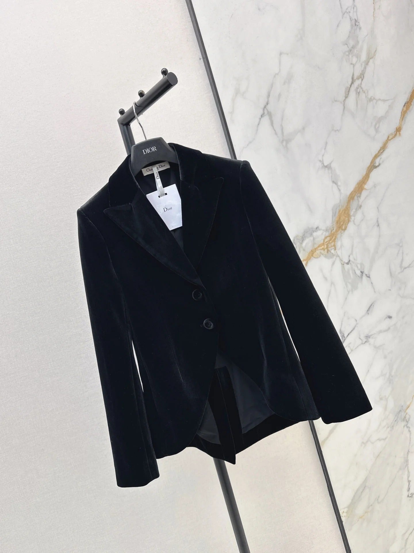 DIOR